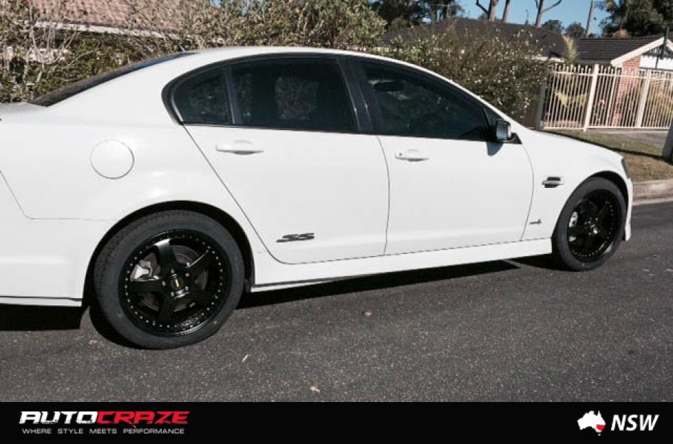 HOLDEN-COMMODORE-FR